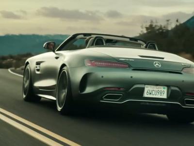 La Mercedes-AMG GT C Roadster joue la provoc' pour le Superbowl