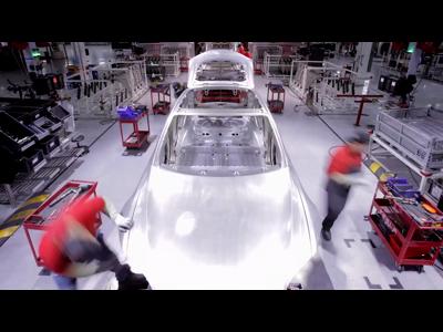 Dans les coulisses de la fabrication de la Tesla Model S