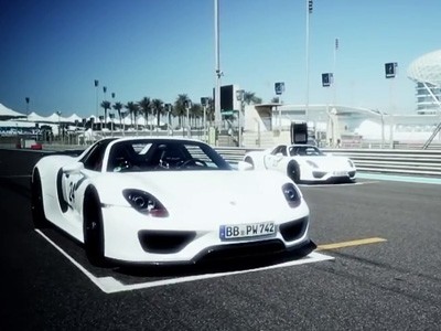 Deux Porsche 918 Spyder en visite aux Emirats