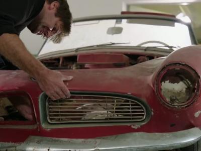 Regardez en détail la restauration de la BMW 507 d'Elvis !