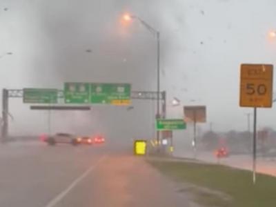 Cet automobiliste filme une tornade sur l'autoroute