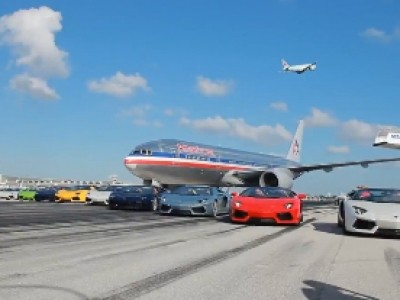 L'Aventador Roadster décolle à l'aéroport de Miami