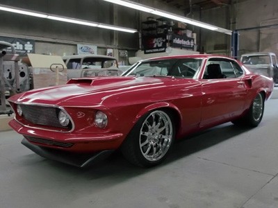 Une Mustang propulsée par le moteur de course de Mario Andretti