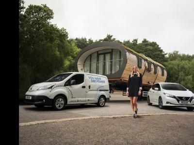Margot Robbie s'engage avec Nissan pour promouvoir l'électrique